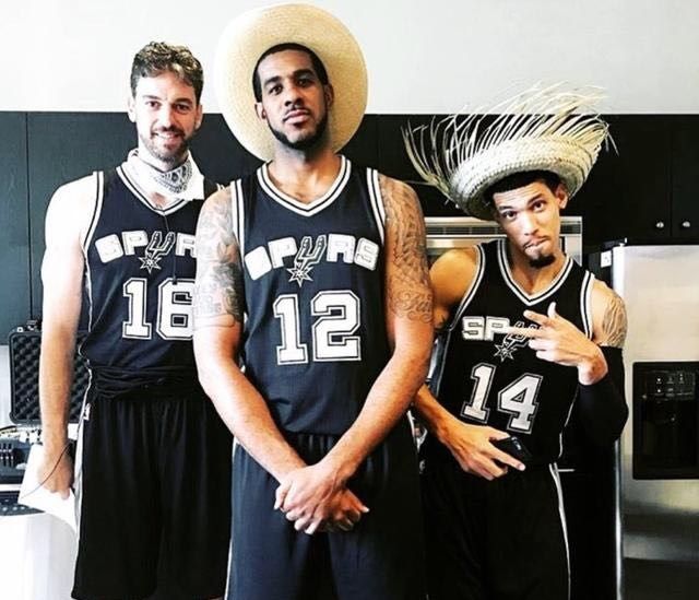 埃弗拉：希望英格兰球迷别再唱足球要回家了，感觉像是诅咒（埃弗拉呼吁英格兰球迷别再唱“足球要回家”，直言这像个诅咒）