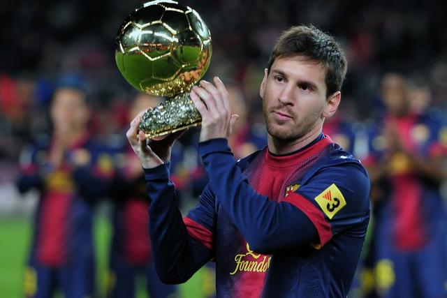 利物浦太子在皇马水土不服 阿诺德左腿股四头肌直肌拉伤 缺席2月（阿诺德在皇马难以适应：左腿股四头肌直肌拉伤，预计缺席两个月）