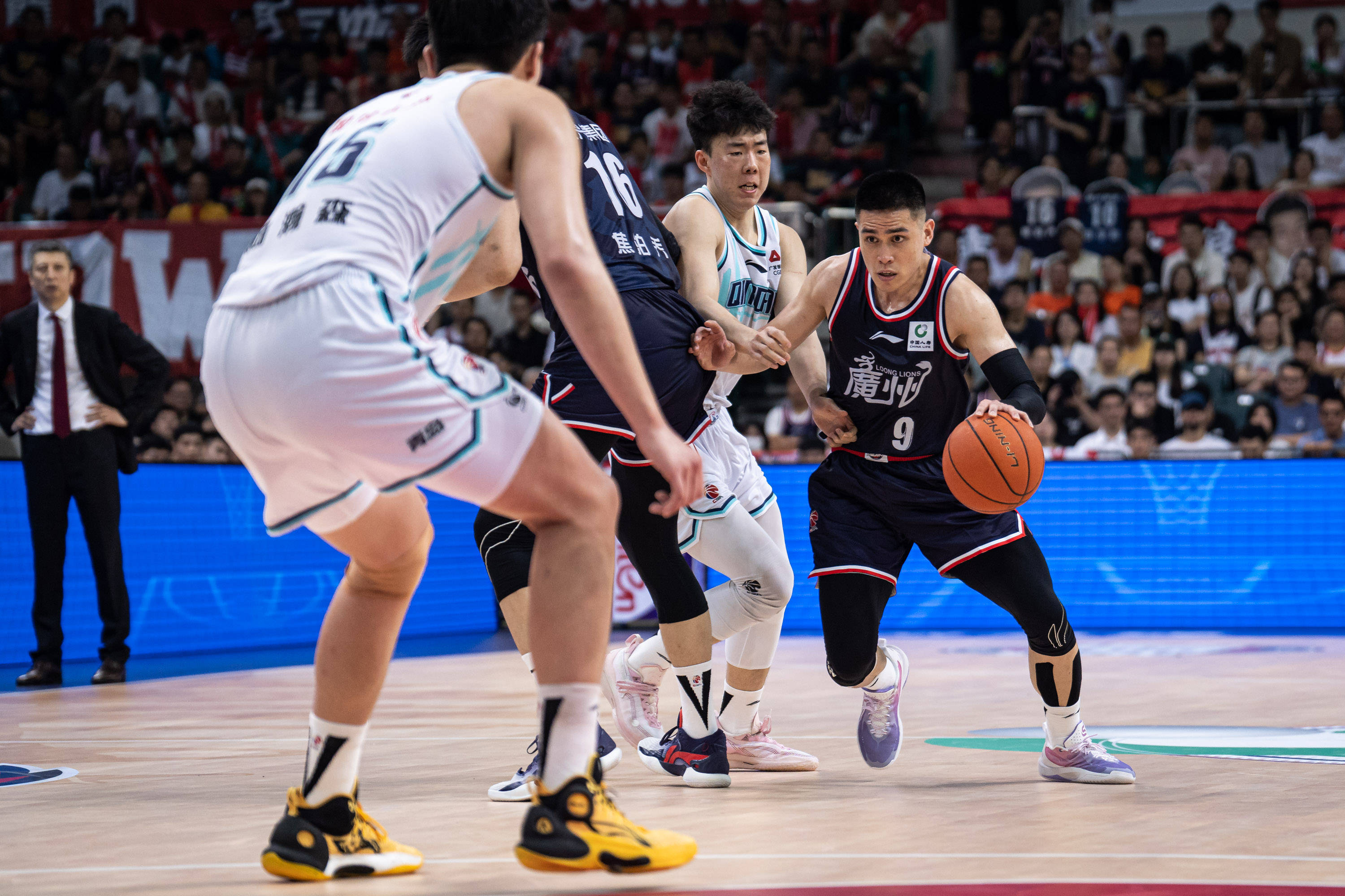 球队整场没有给对手任何机会（对手整场毫无机会）