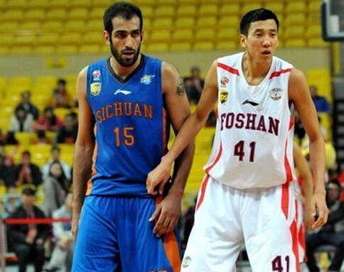 曼联接洽英超中场跑不死，或替代巴莱巴成目标！切尔西已直接问价（曼联接触英超铁肺型中场，或改以其取代巴莱巴为引援目标；切尔西已直接询价）