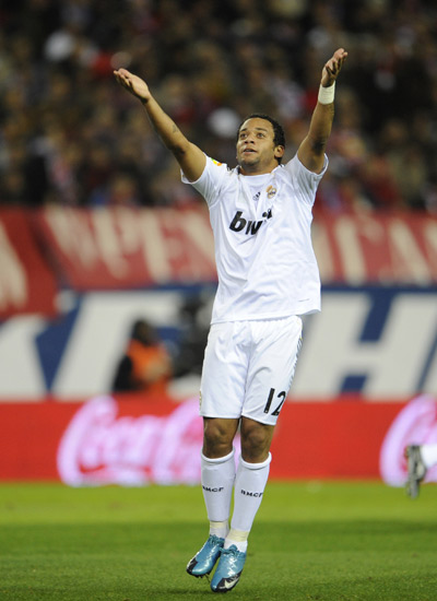 久常凉在比赛中手滑，球杆脱手刚好砸在了自己的小球上