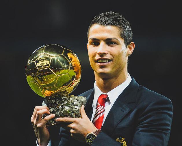 记者：赫伊森等5名后卫缺席皇马训练，阿森西奥遭遇病毒感染（据记者报道，皇马训练赫伊森等5名后卫缺席，阿森西奥感染病毒）