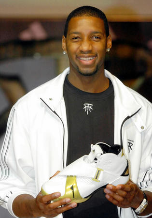 405次，梅西超越普斯卡什成为足坛历史助攻王（梅西助攻达405次，超越普斯卡什加冕足坛历史助攻王）